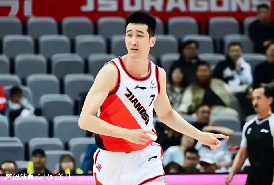 镜报：米兰双雄和莱比锡均有意引进查洛巴 切尔西想卖需降低要价据《镜报》报道称，切尔西想在冬窗出售查洛巴，米兰双雄对他感兴趣。